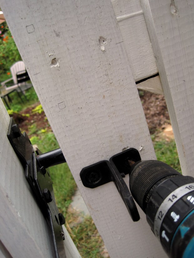 fence latch layout